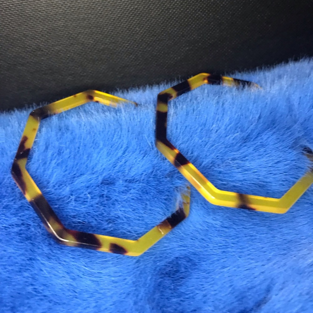 💎Cream Tortoise Geometric Hoop Earrings O/S